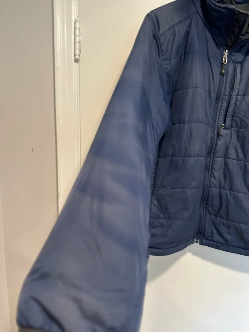The North Face Redpoint Sz: M lightweight Navy puffer jacket full-zip. Gorpcore.